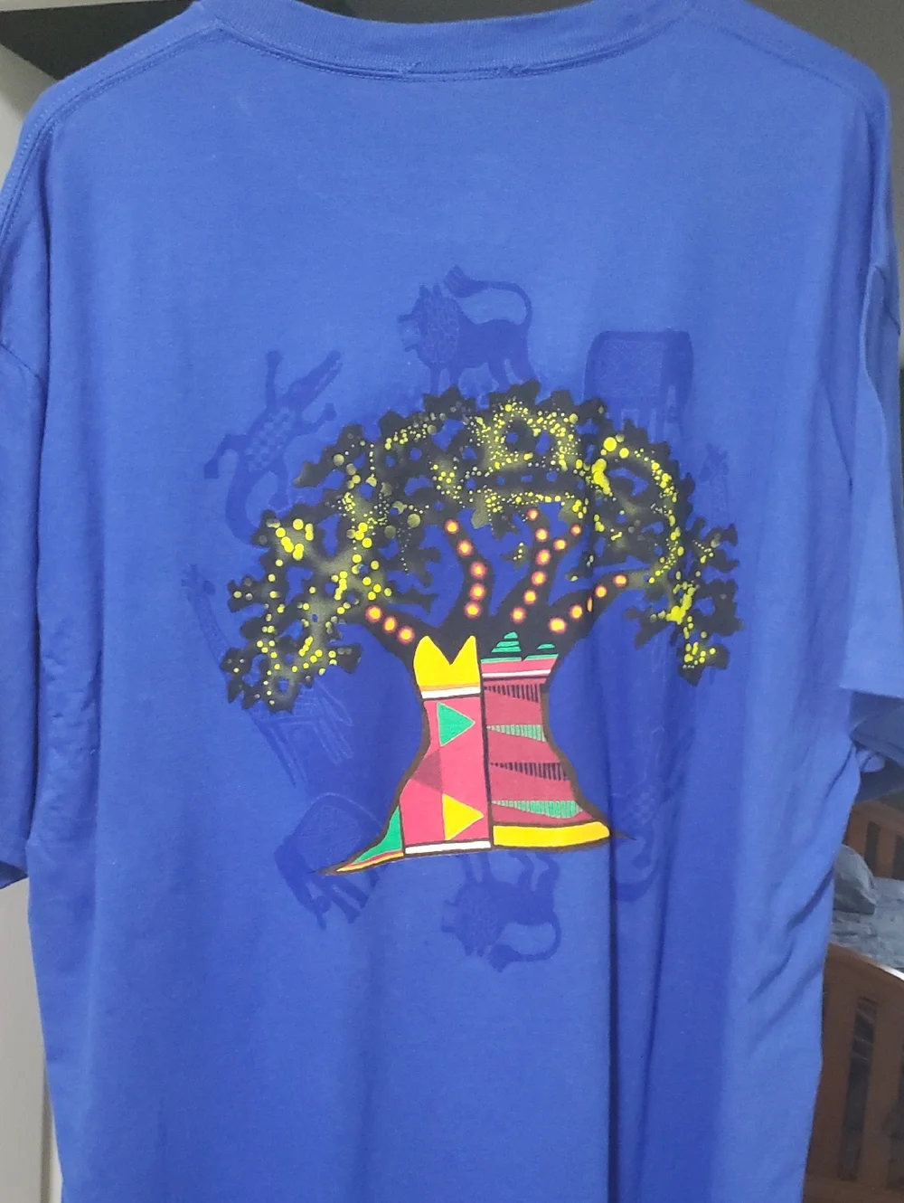 Hanes Blue Beefy-T Disney's Animal Kingdom Tee. Good Condition. SizeXL - Picture 2 of 3